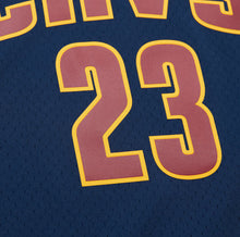 Load image into Gallery viewer, Men's Mitchell & Ness Lebron James Cleaveland Cavaliers Navy Blue NBA Hardwood Classics Swingman Jersey