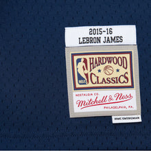 Load image into Gallery viewer, Men's Mitchell & Ness Lebron James Cleaveland Cavaliers Navy Blue NBA Hardwood Classics Swingman Jersey
