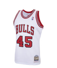 Load image into Gallery viewer, Men's Mitchell & Ness Michael Jordan Chicago Bulls White NBA Hardwood Classics Authentic Jersey
