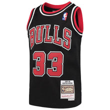 Load image into Gallery viewer, Men’s Mitchell & Ness Scottie Pippen Chicago Bulls Black NBA Hardwood Classics Swingman Jersey