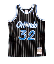 Load image into Gallery viewer, Men's Mitchell & Ness Shaquille O'Neal Orlando Magic Black Pinstripe NBA Hardwood Classics Swingman Jersey