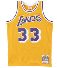 Load image into Gallery viewer, Mitchell &amp; Ness Kareem Abdul-Jabbar Los Angeles Lakers 1984-85 Swingman Gold Replica Jersey
