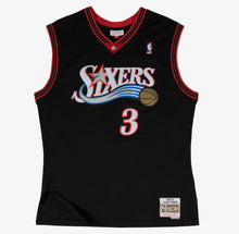 Load image into Gallery viewer, Men&#39;s Mitchell &amp; Ness Allen Iverson Philadelphia 76ers Black NBA Hardwood Classics Swingman Jersey
