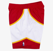 Load image into Gallery viewer, Men&#39;s Atlanta Hawks Mitchell &amp; Ness Hardwood Classics Swingman Red Basketball Shorts
