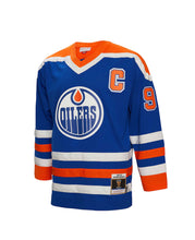 Load image into Gallery viewer, Men&#39;s Mitchell &amp; Ness Edmonton Oilers Wayne Gretzky Royal Blue &amp; Orange 1986-87 Captain&#39;s Patch Blue Line Vintage NHL Jersey
