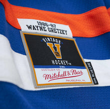 Load image into Gallery viewer, Men&#39;s Mitchell &amp; Ness Edmonton Oilers Wayne Gretzky Royal Blue &amp; Orange 1986-87 Captain&#39;s Patch Blue Line Vintage NHL Jersey
