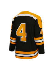 Load image into Gallery viewer, Men&#39;s Mitchell &amp; Ness Boston Bruins Bobby Orr Black 1971-72 Blue Line Vintage NHL Jersey
