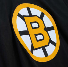 Load image into Gallery viewer, Men&#39;s Mitchell &amp; Ness Boston Bruins Bobby Orr Black 1971-72 Blue Line Vintage NHL Jersey
