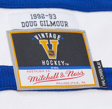 Load image into Gallery viewer, Men&#39;s Mitchell &amp; Ness Toronto Maple Leafs Doug Gilmour 1992-93 Throwback Powerplay White NHL Jersey
