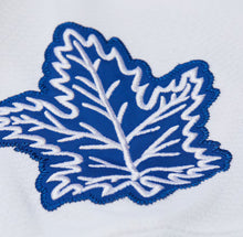 Load image into Gallery viewer, Men&#39;s Mitchell &amp; Ness Toronto Maple Leafs Doug Gilmour 1992-93 Throwback Powerplay White NHL Jersey
