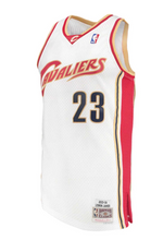 Load image into Gallery viewer, Men&#39;s Mitchell &amp; Ness Lebron James Cleaveland Cavaliers White NBA Hardwood Classics Swingman Jersey
