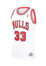 Load image into Gallery viewer, Men’s Mitchell &amp; Ness  Scottie Pippen Chicago Bulls White NBA Hardwood Classics Swingman Jersey
