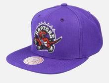 Load image into Gallery viewer, Men&#39;s Mitchell &amp; Ness Purple Toronto Raptors Snap-back Hat
