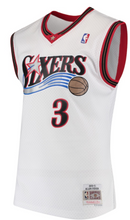 Load image into Gallery viewer, Men&#39;s Mitchell &amp; Ness Allen Iverson Philadelphia 76ers White NBA Hardwood Classics Swingman Jersey
