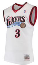 Load image into Gallery viewer, Men&#39;s Philadelphia 76ers Allen Iverson Mitchell &amp; Ness White 2000-01 Hardwood Classics Swingman Jersey
