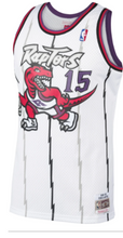 Load image into Gallery viewer, Men&#39;s Mitchell &amp; Ness Vince Carter Toronto Raptors White NBA Hardwood Classics Swingman Jersey

