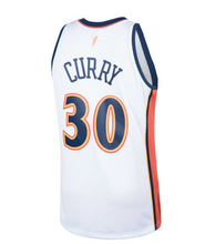 Load image into Gallery viewer, Men&#39;s Mitchell &amp; Ness Stephen Curry Golden State Warriors White NBA Hardwood Classics Swingman Jersey
